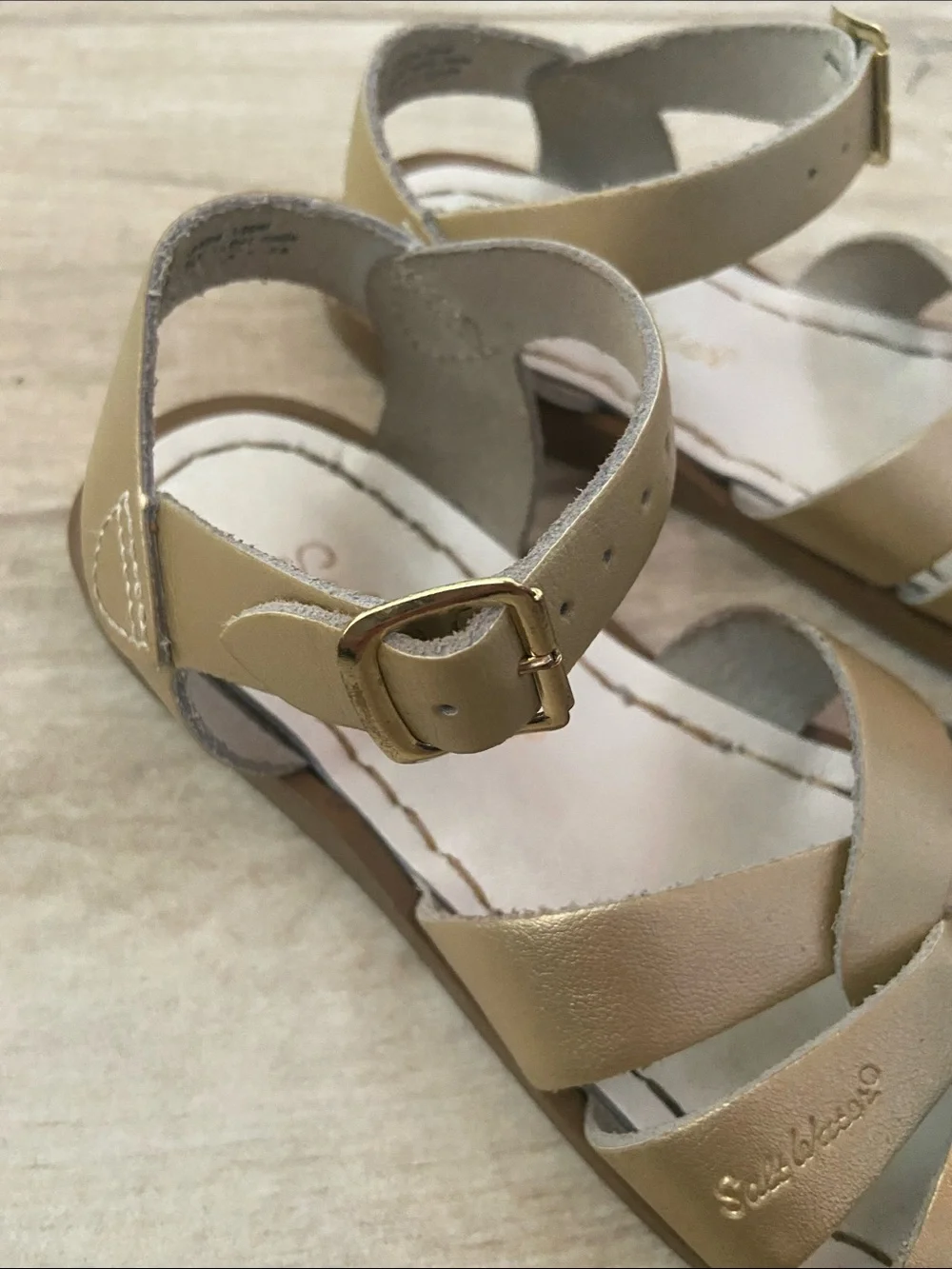 Girls Salt Water Sandals Hoy Shoe The Original Sandal Ankle Strap Gold Size 12